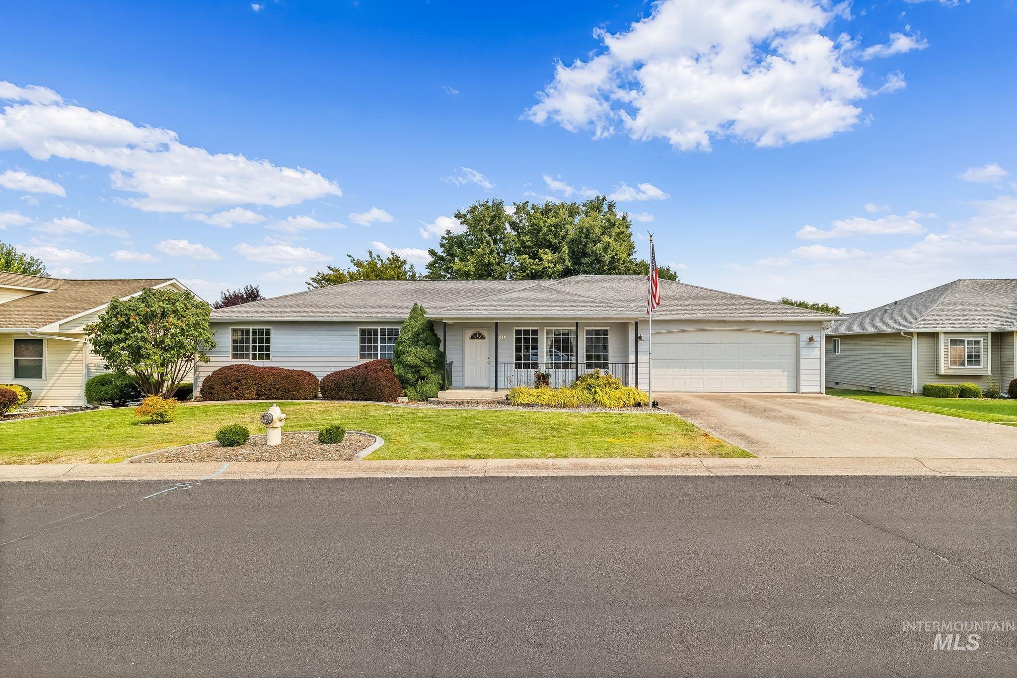 915 Magnolia Street, Lewiston, Idaho 83501, 2 Bedrooms, 2 Bathrooms, Residential For Sale, Price $380,000, 98996308