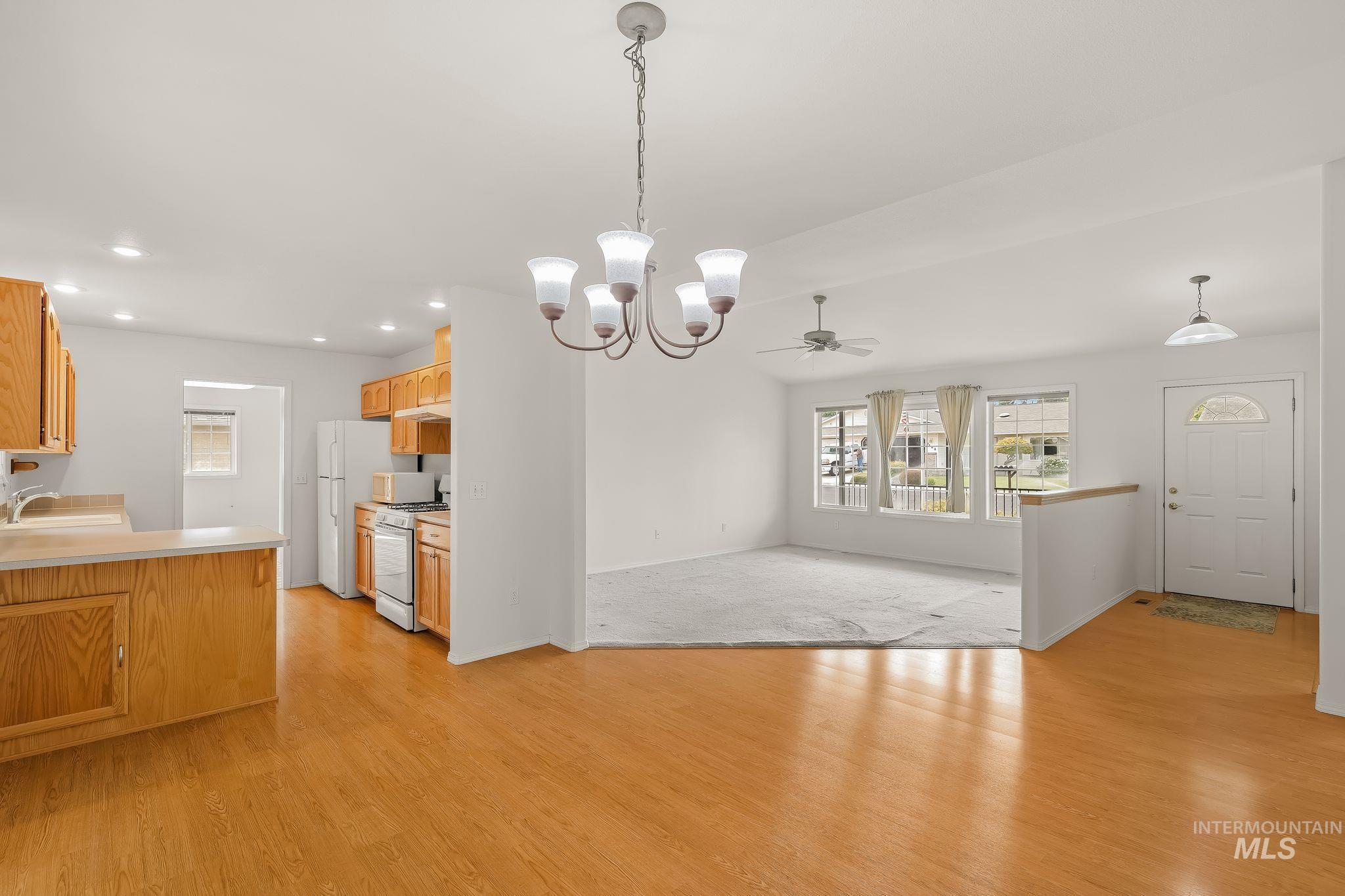 915 Magnolia Street, Lewiston, Idaho 83501, 2 Bedrooms, 2 Bathrooms, Residential For Sale, Price $380,000, 98996308