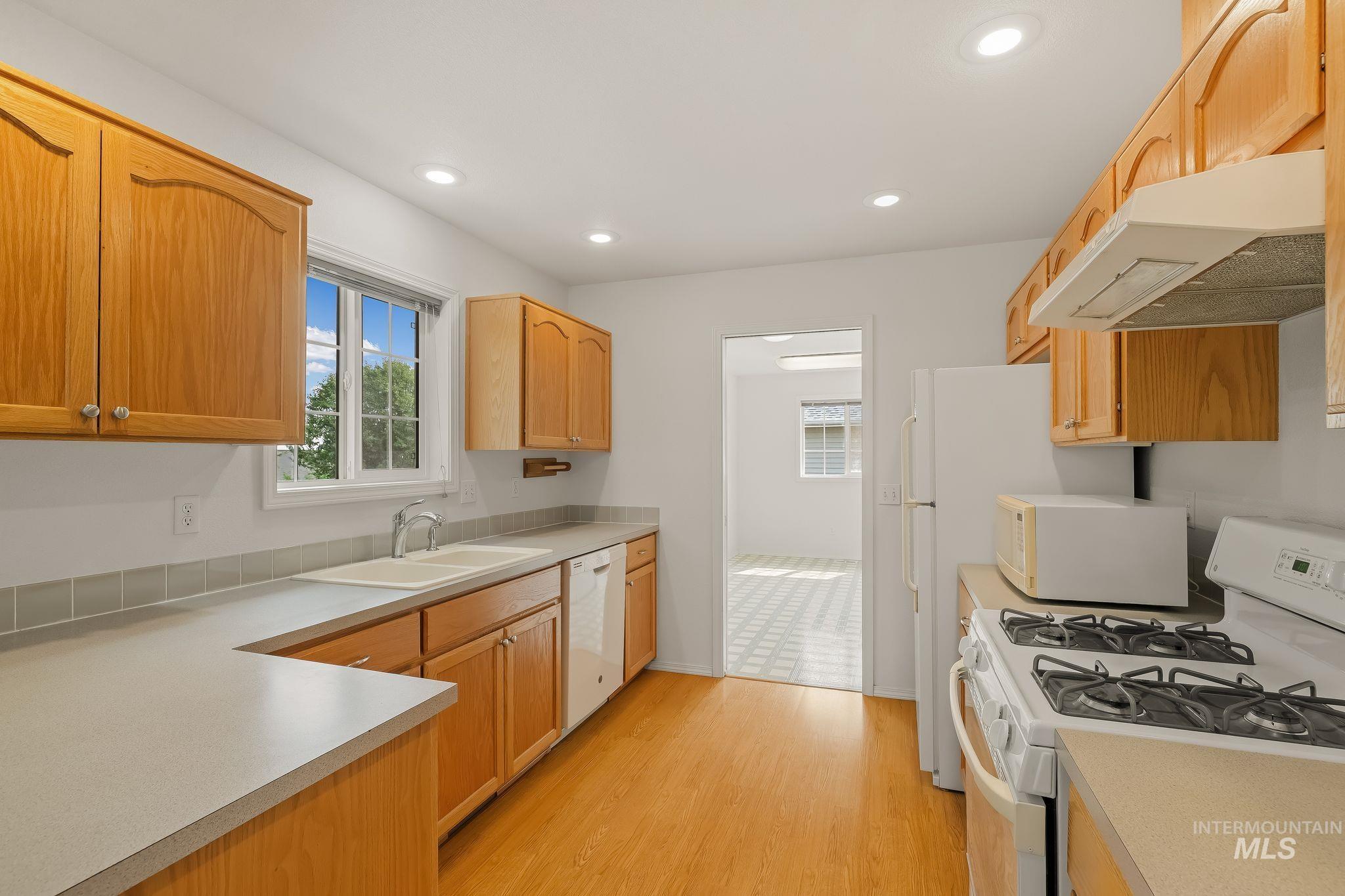 915 Magnolia Street, Lewiston, Idaho 83501, 2 Bedrooms, 2 Bathrooms, Residential For Sale, Price $380,000, 98996308