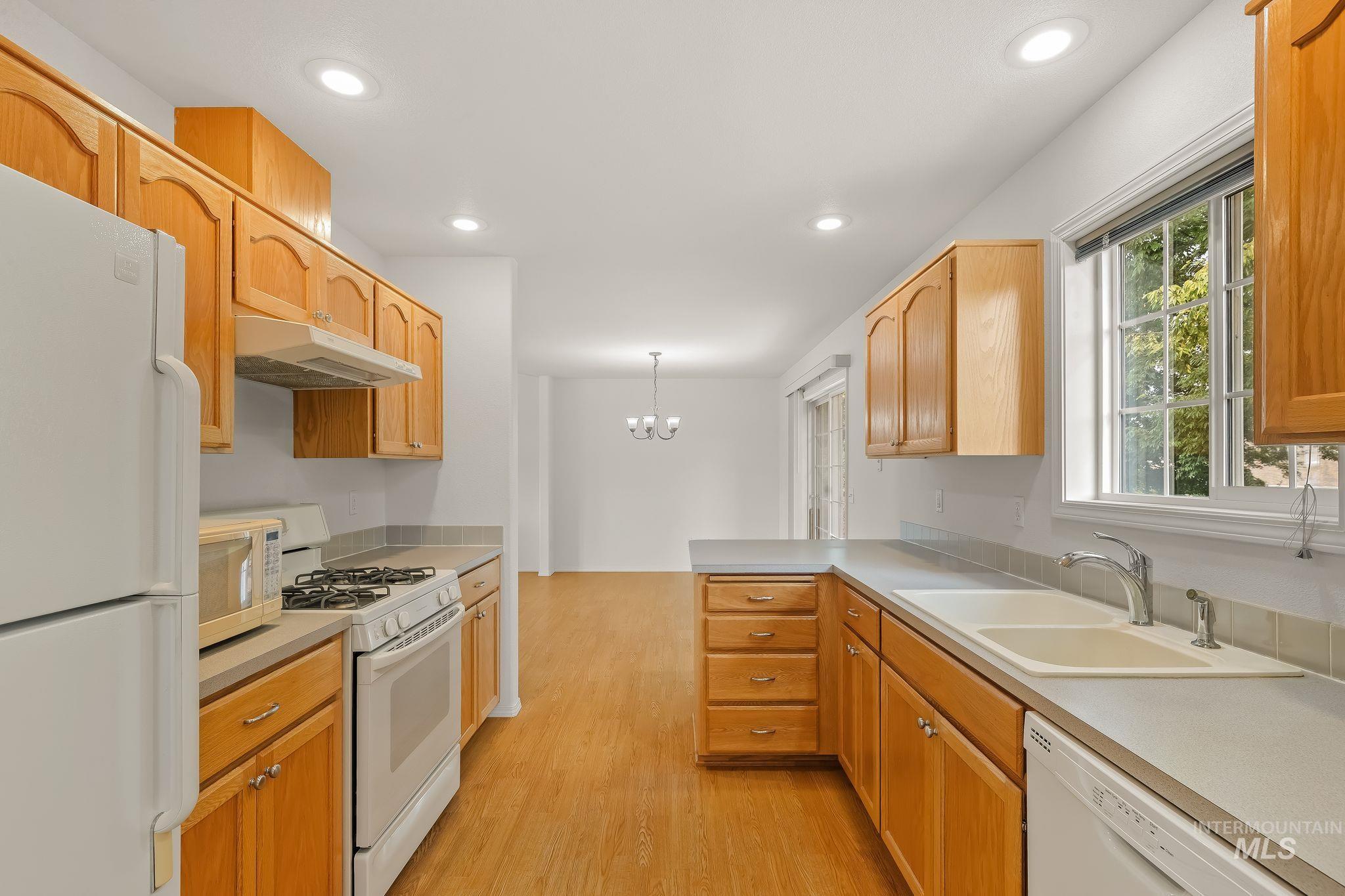 915 Magnolia Street, Lewiston, Idaho 83501, 2 Bedrooms, 2 Bathrooms, Residential For Sale, Price $380,000, 98996308