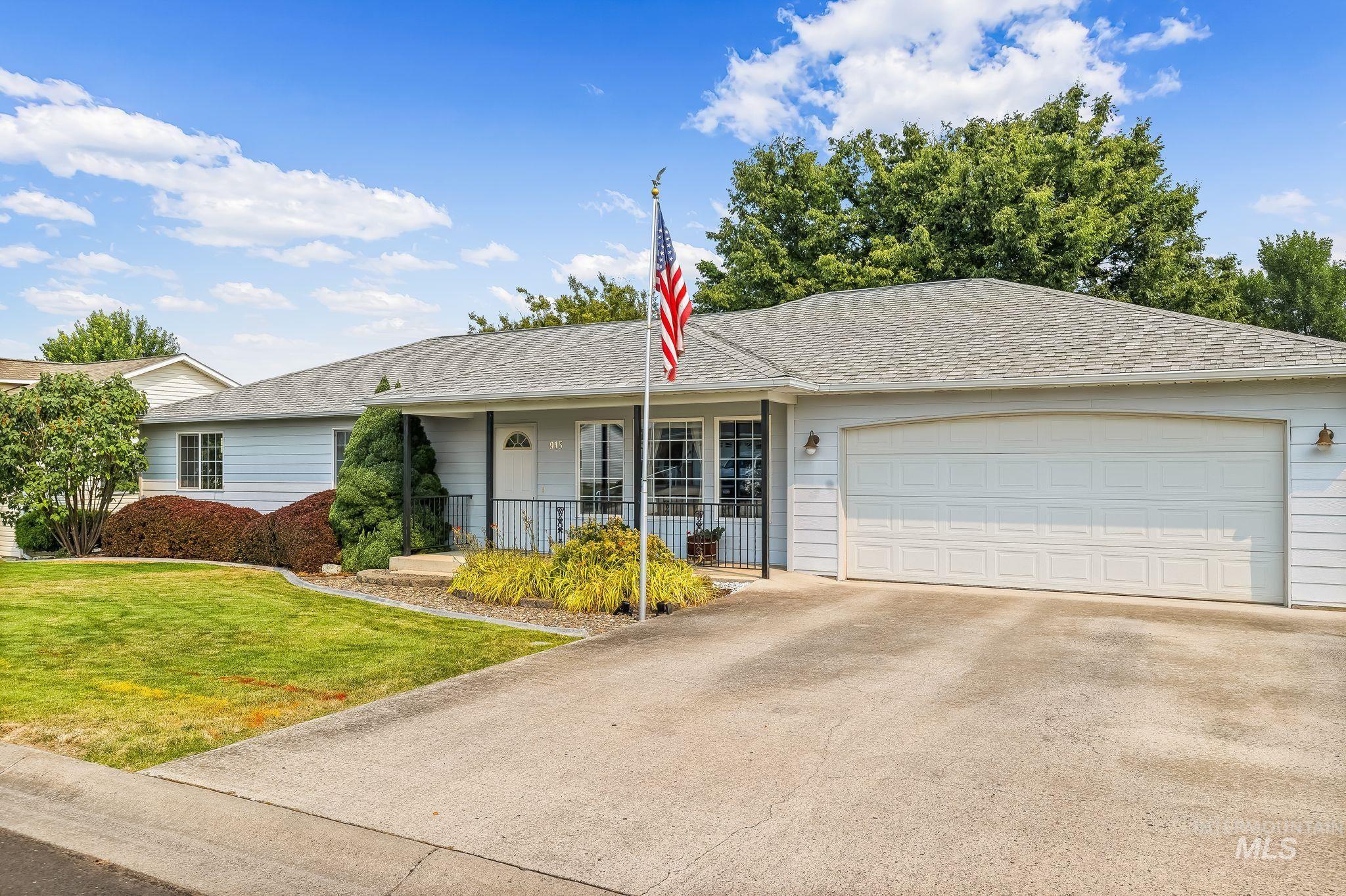 915 Magnolia Street, Lewiston, Idaho 83501, 2 Bedrooms, 2 Bathrooms, Residential For Sale, Price $380,000, 98996308