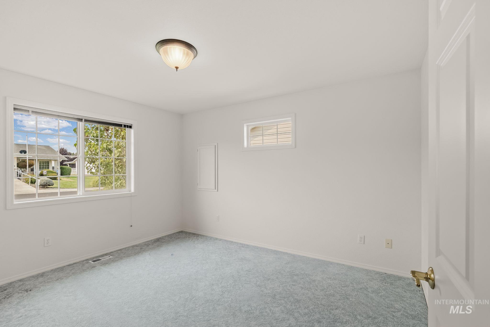 915 Magnolia Street, Lewiston, Idaho 83501, 2 Bedrooms, 2 Bathrooms, Residential For Sale, Price $380,000, 98996308