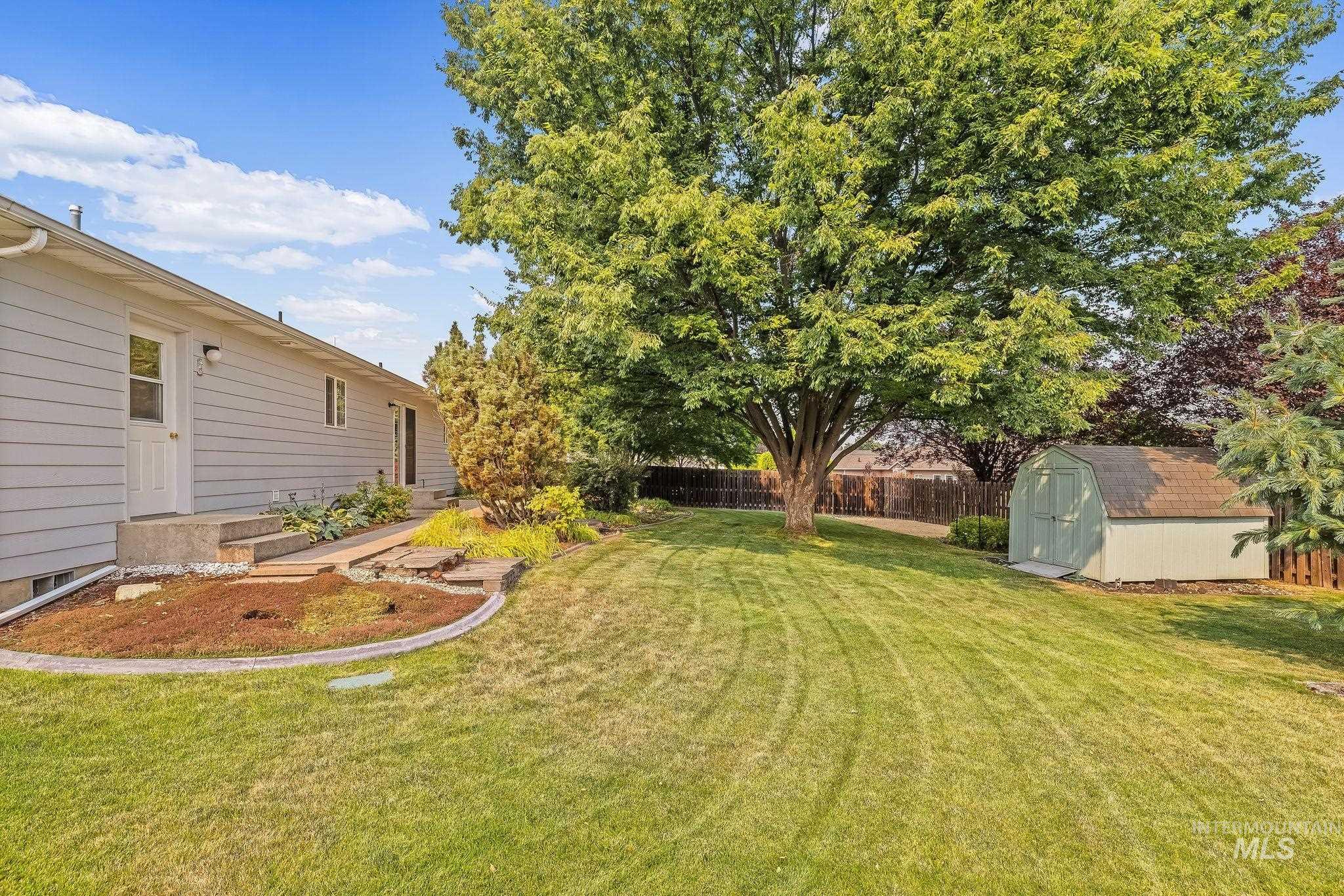915 Magnolia Street, Lewiston, Idaho 83501, 2 Bedrooms, 2 Bathrooms, Residential For Sale, Price $380,000, 98996308