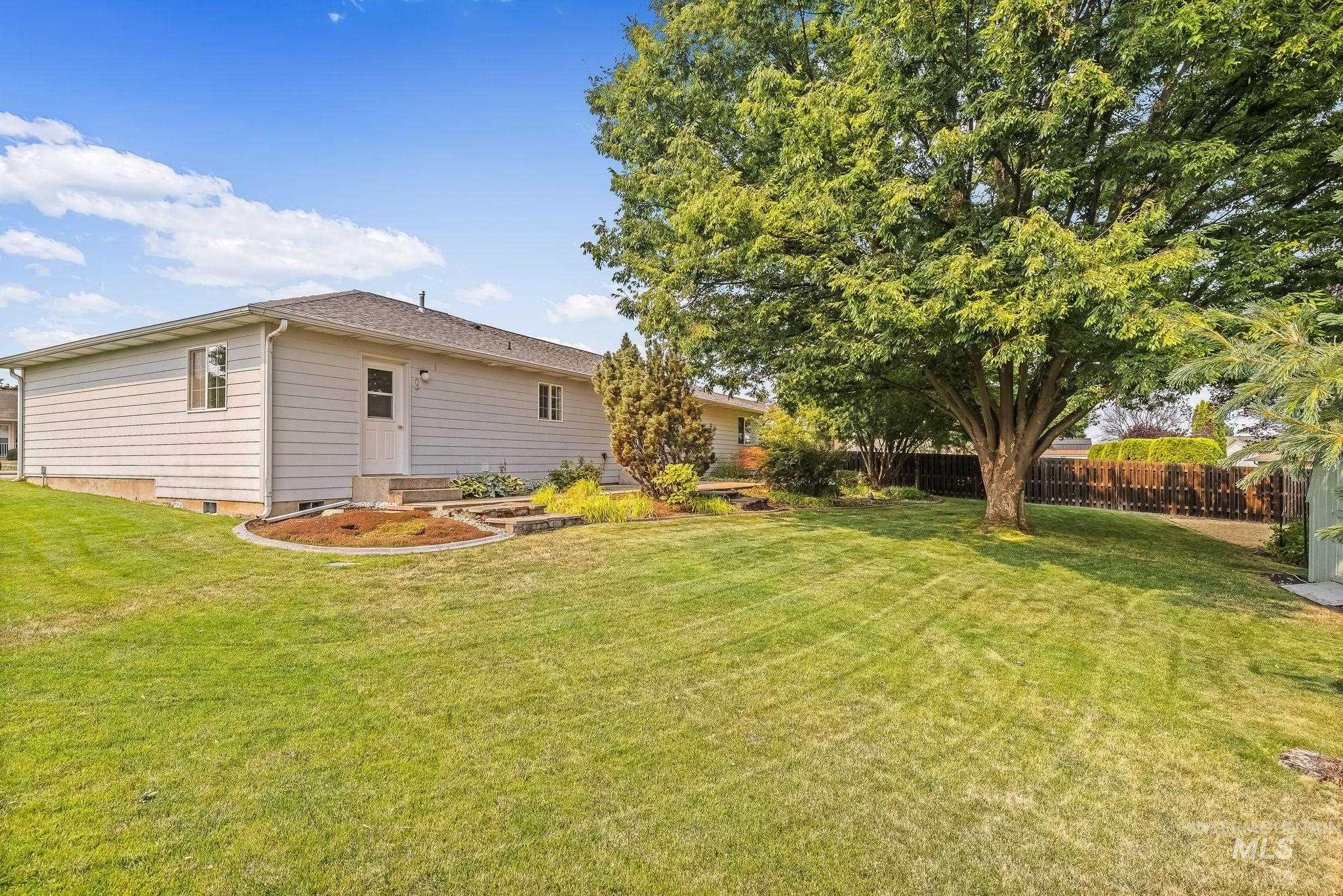 915 Magnolia Street, Lewiston, Idaho 83501, 2 Bedrooms, 2 Bathrooms, Residential For Sale, Price $380,000, 98996308