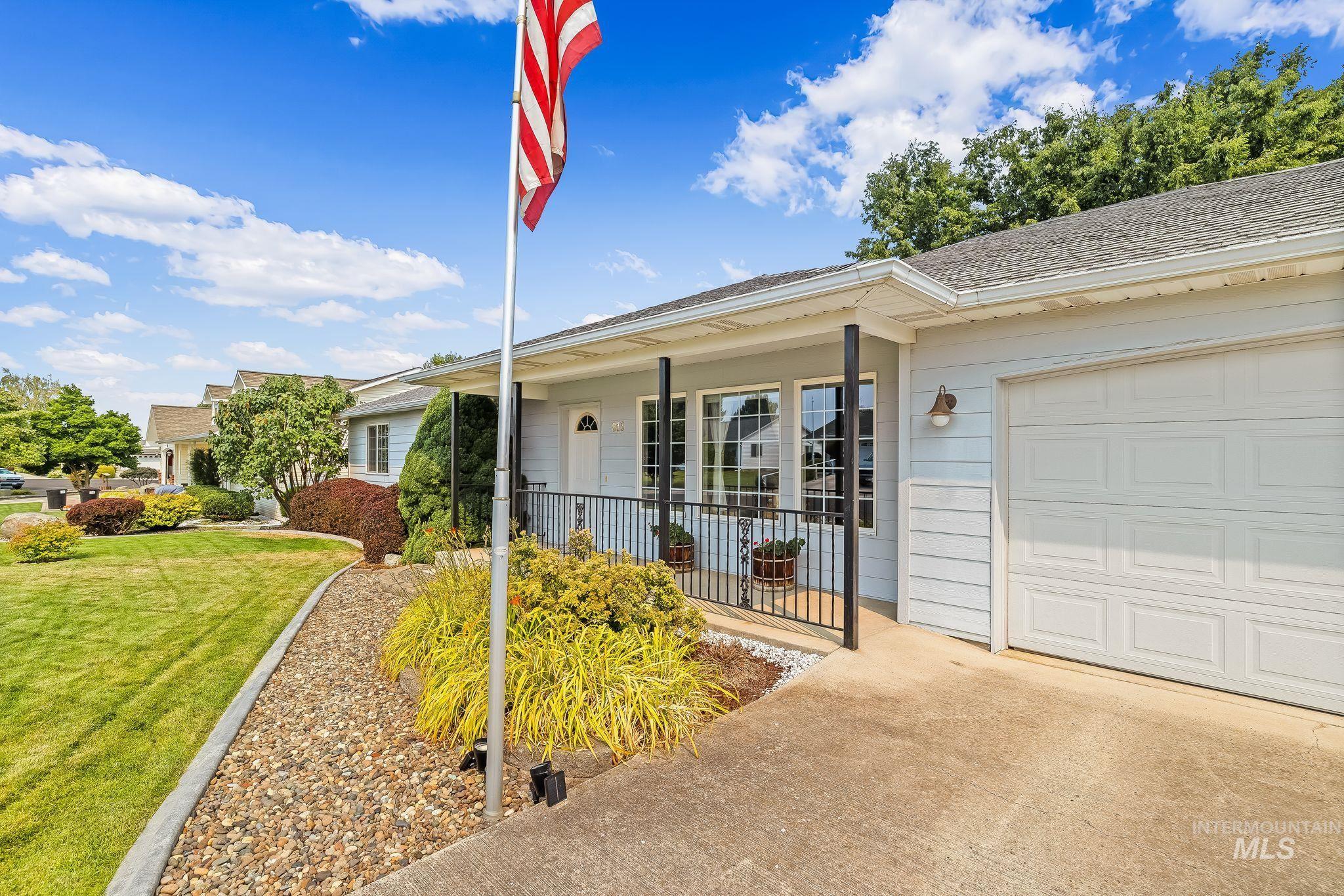 915 Magnolia Street, Lewiston, Idaho 83501, 2 Bedrooms, 2 Bathrooms, Residential For Sale, Price $380,000, 98996308