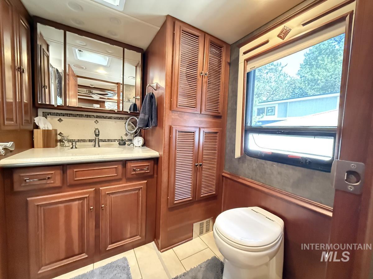 2 Q Street, Cascade, Idaho 83611, 1 Bedroom, 1.5 Bathrooms, Residential For Sale, Price $280,000, 98996310