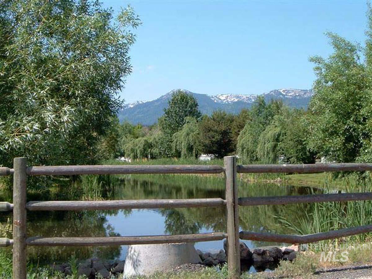 2 Q Street, Cascade, Idaho 83611, 1 Bedroom, 1.5 Bathrooms, Residential For Sale, Price $280,000, 98996310
