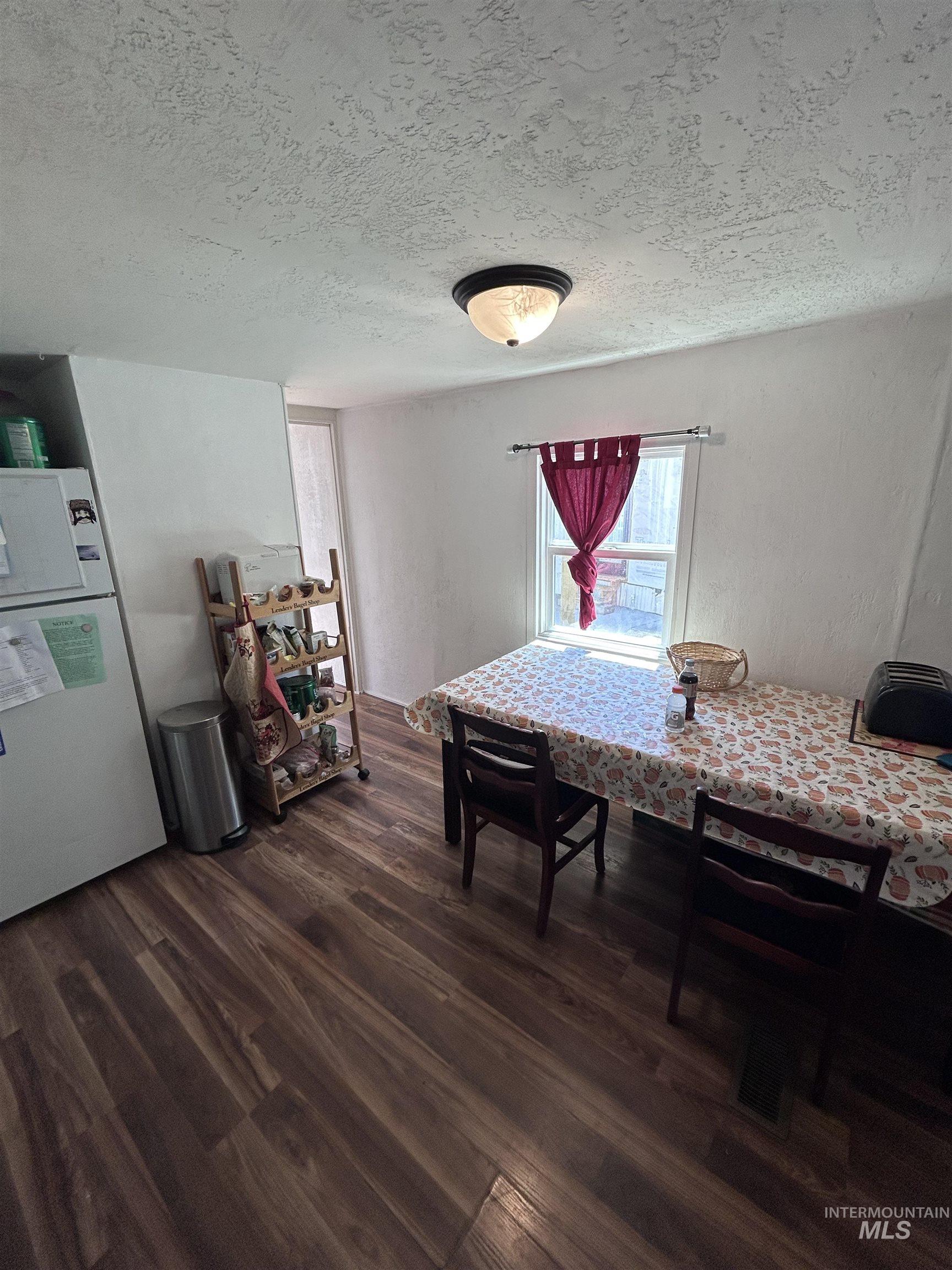 290 NE Pearl St, Mountain Home, Idaho 83647, 2 Bedrooms, 2 Bathrooms, Residential For Sale, Price $16,000, 98996313