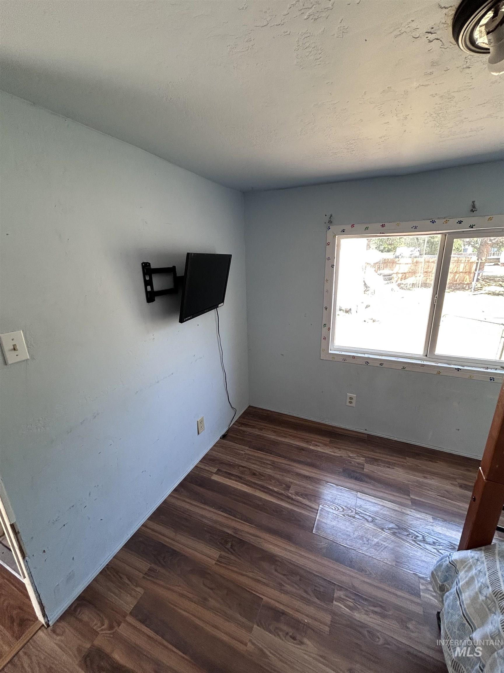 290 NE Pearl St, Mountain Home, Idaho 83647, 2 Bedrooms, 2 Bathrooms, Residential For Sale, Price $16,000, 98996313