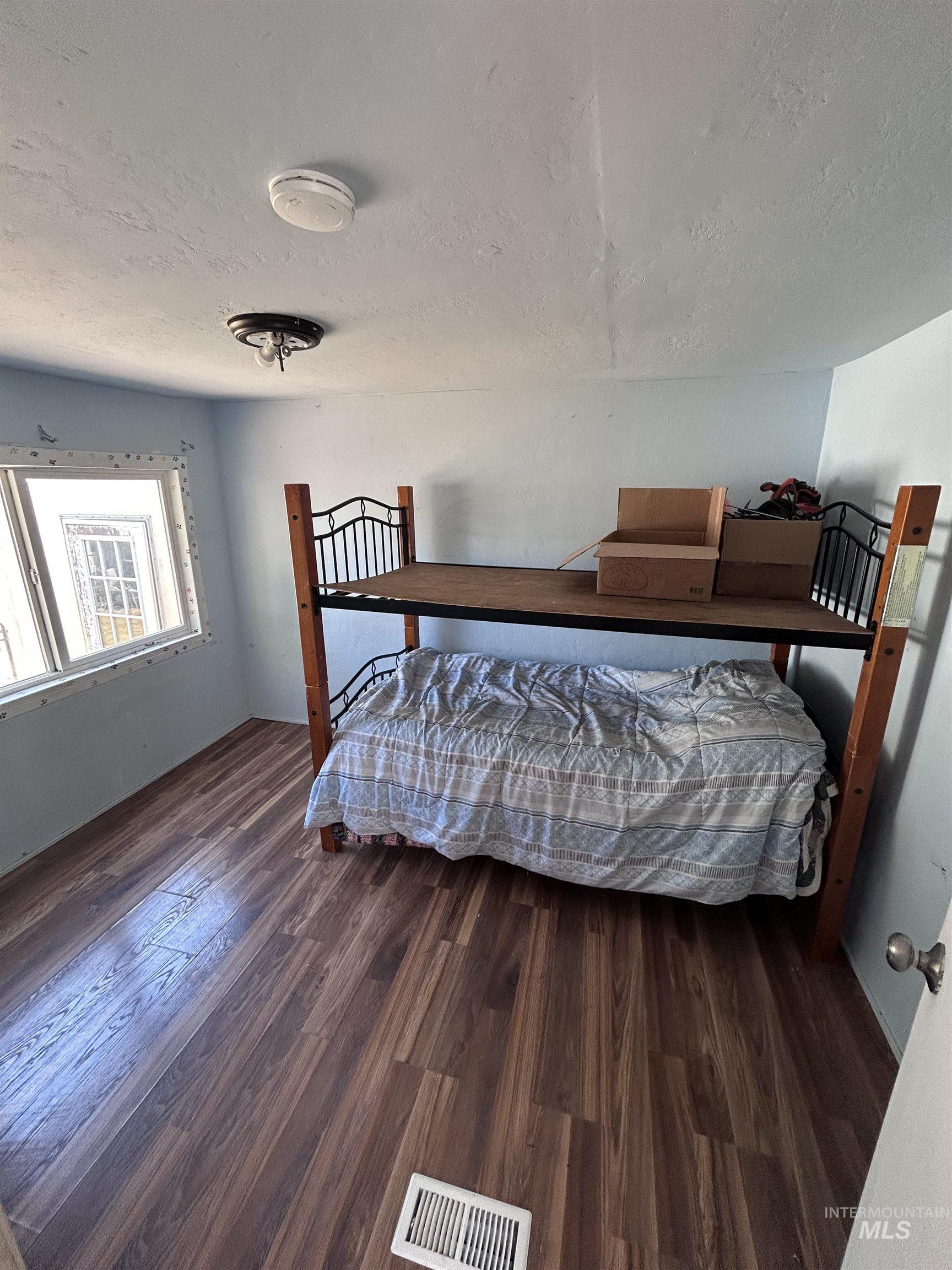 290 NE Pearl St, Mountain Home, Idaho 83647, 2 Bedrooms, 2 Bathrooms, Residential For Sale, Price $16,000, 98996313