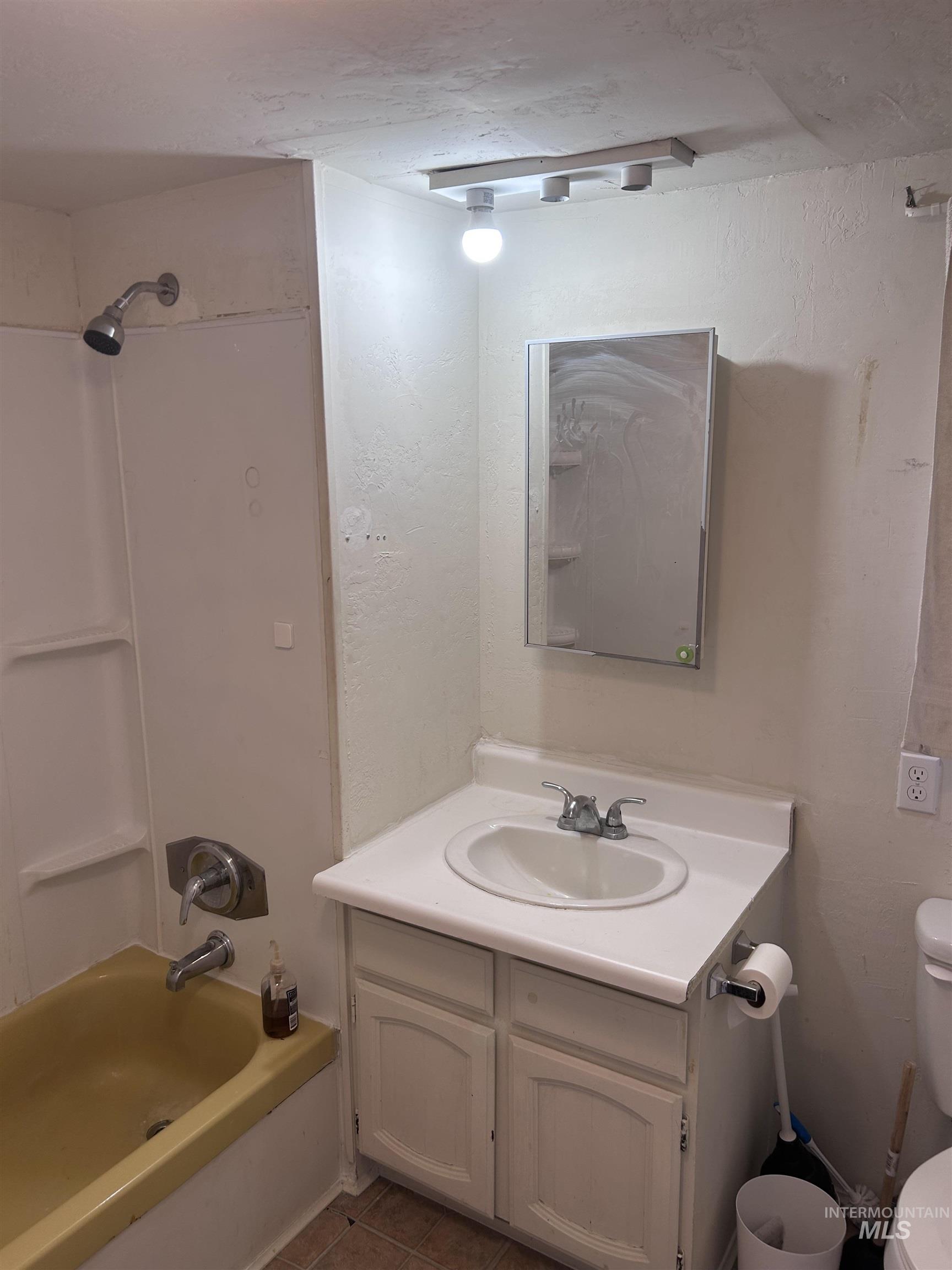 290 NE Pearl St, Mountain Home, Idaho 83647, 2 Bedrooms, 2 Bathrooms, Residential For Sale, Price $16,000, 98996313