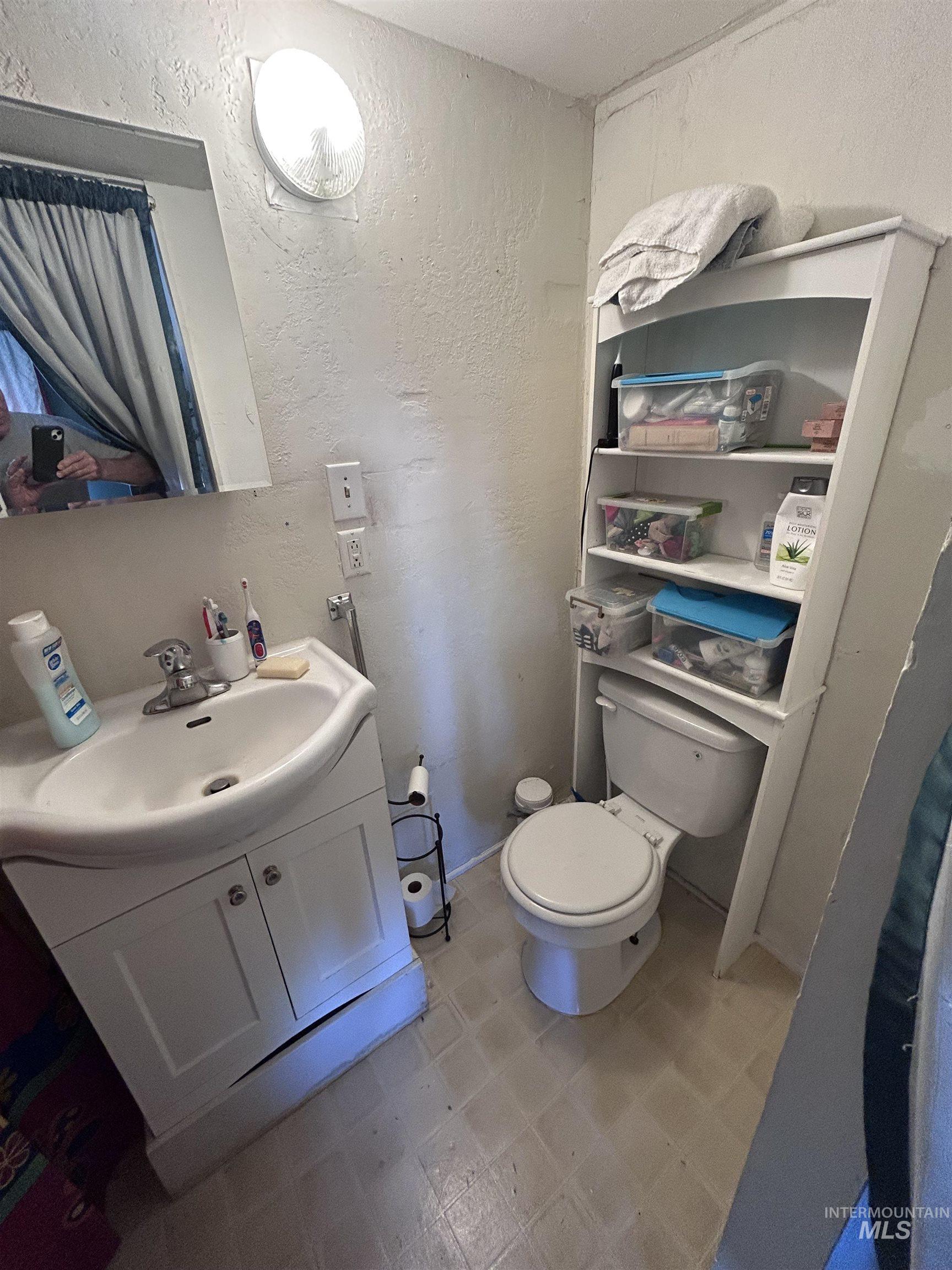 290 NE Pearl St, Mountain Home, Idaho 83647, 2 Bedrooms, 2 Bathrooms, Residential For Sale, Price $16,000, 98996313