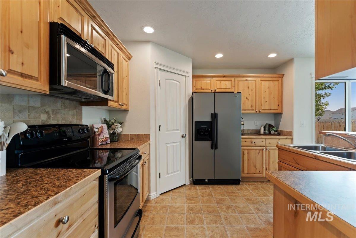 1512 S Florence St, Nampa, Idaho 83686, 4 Bedrooms, 2.5 Bathrooms, Residential For Sale, Price $439,900, 98996318