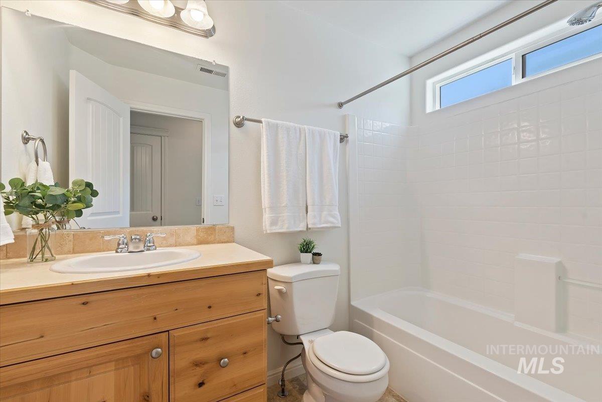 1512 S Florence St, Nampa, Idaho 83686, 4 Bedrooms, 2.5 Bathrooms, Residential For Sale, Price $439,900, 98996318