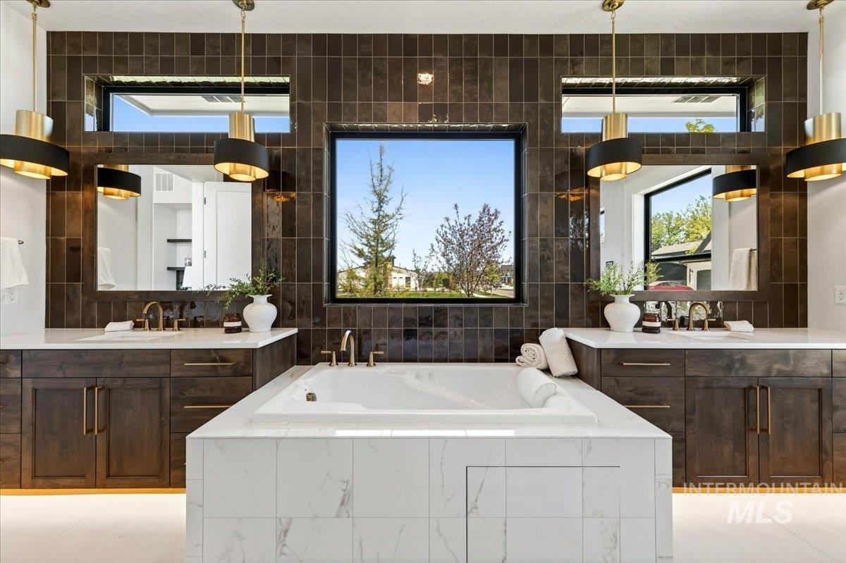 4900 W Braveheart St, Eagle, Idaho 83616, 3 Bedrooms, 3.5 Bathrooms, Residential For Sale, Price $1,550,000, 98996321