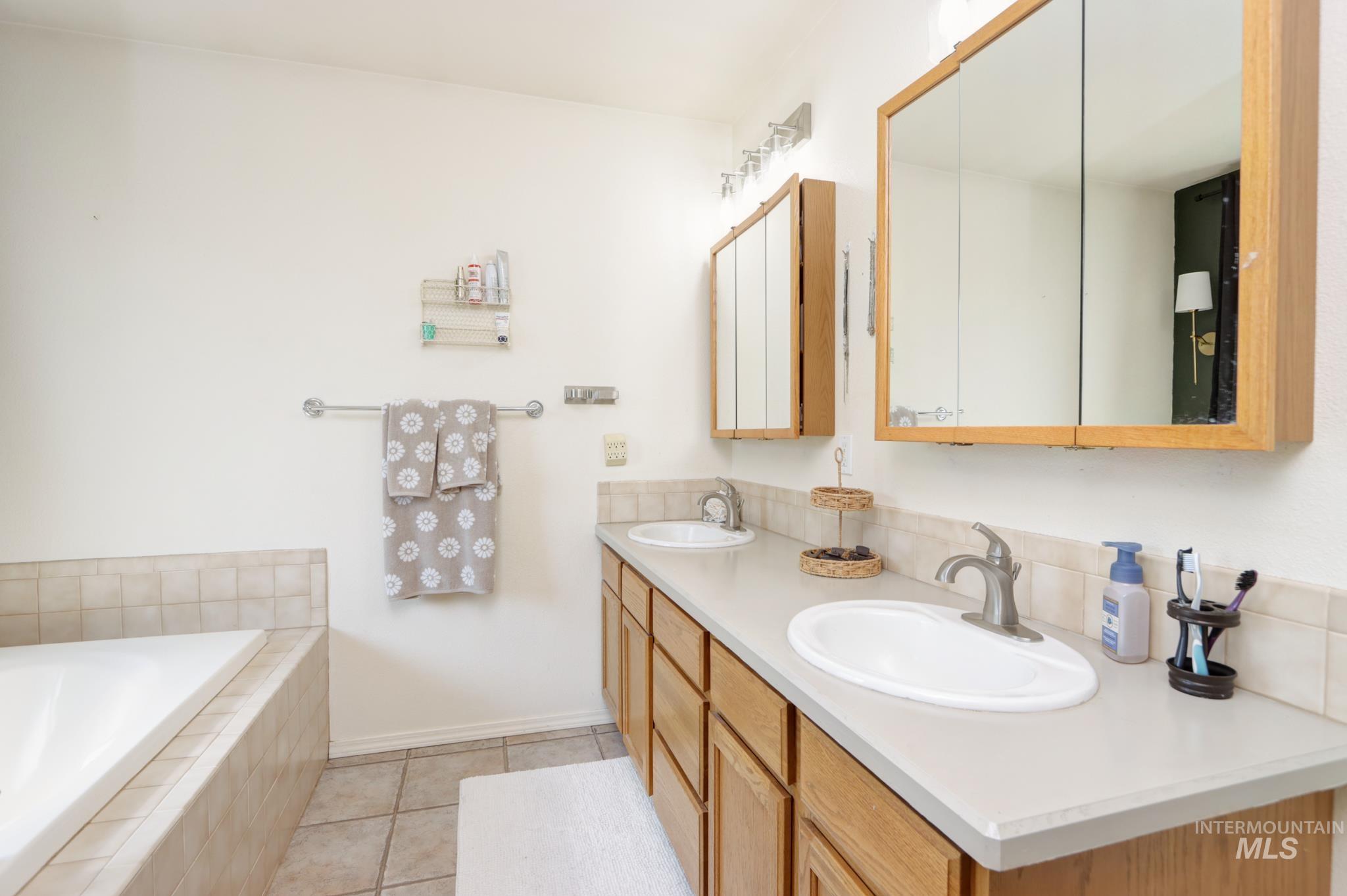 2061 Shelley Dr, Payette, Idaho 83661, 3 Bedrooms, 2.5 Bathrooms, Residential For Sale, Price $679,900, 98996328