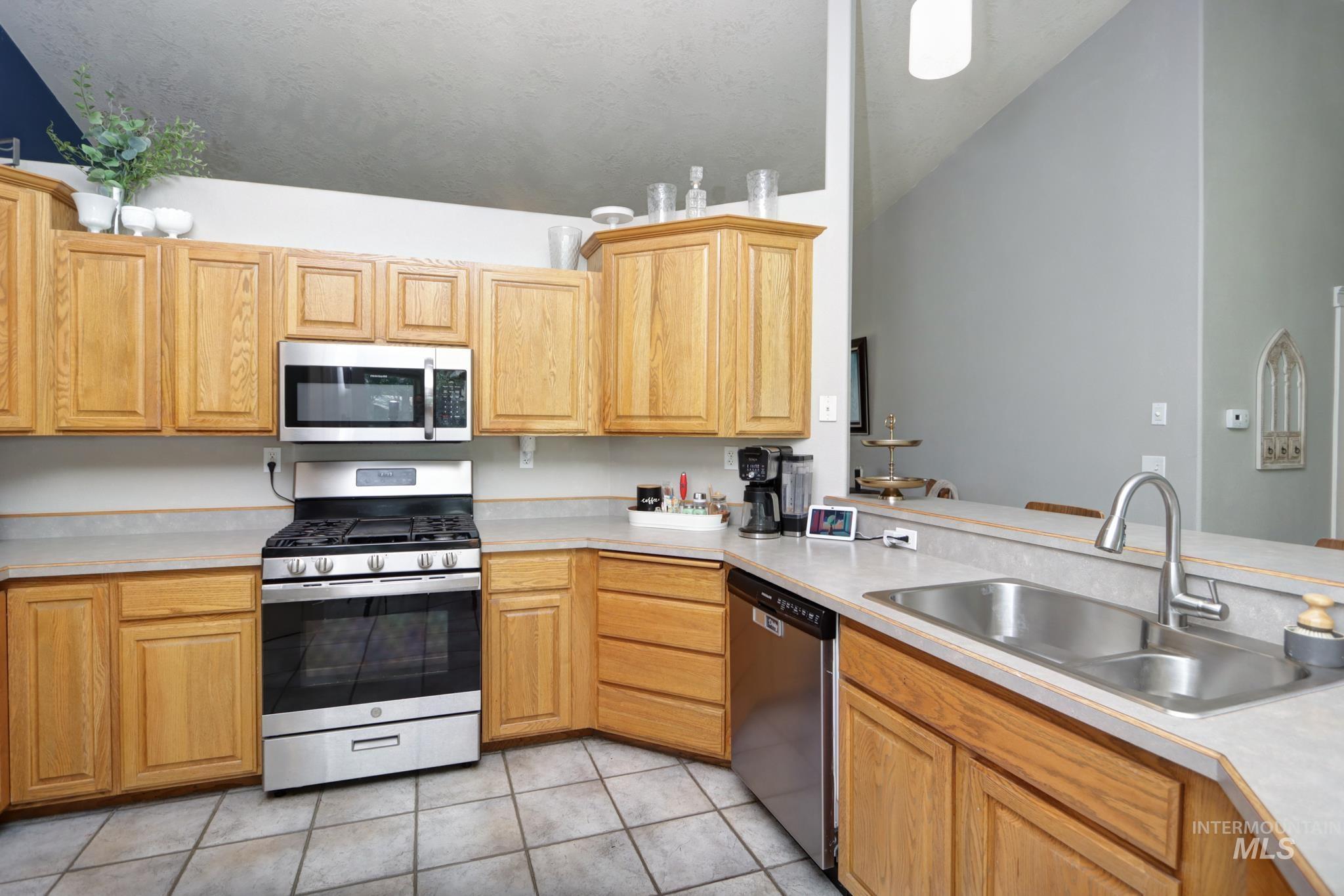 2061 Shelley Dr, Payette, Idaho 83661, 3 Bedrooms, 2.5 Bathrooms, Residential For Sale, Price $679,900, 98996328