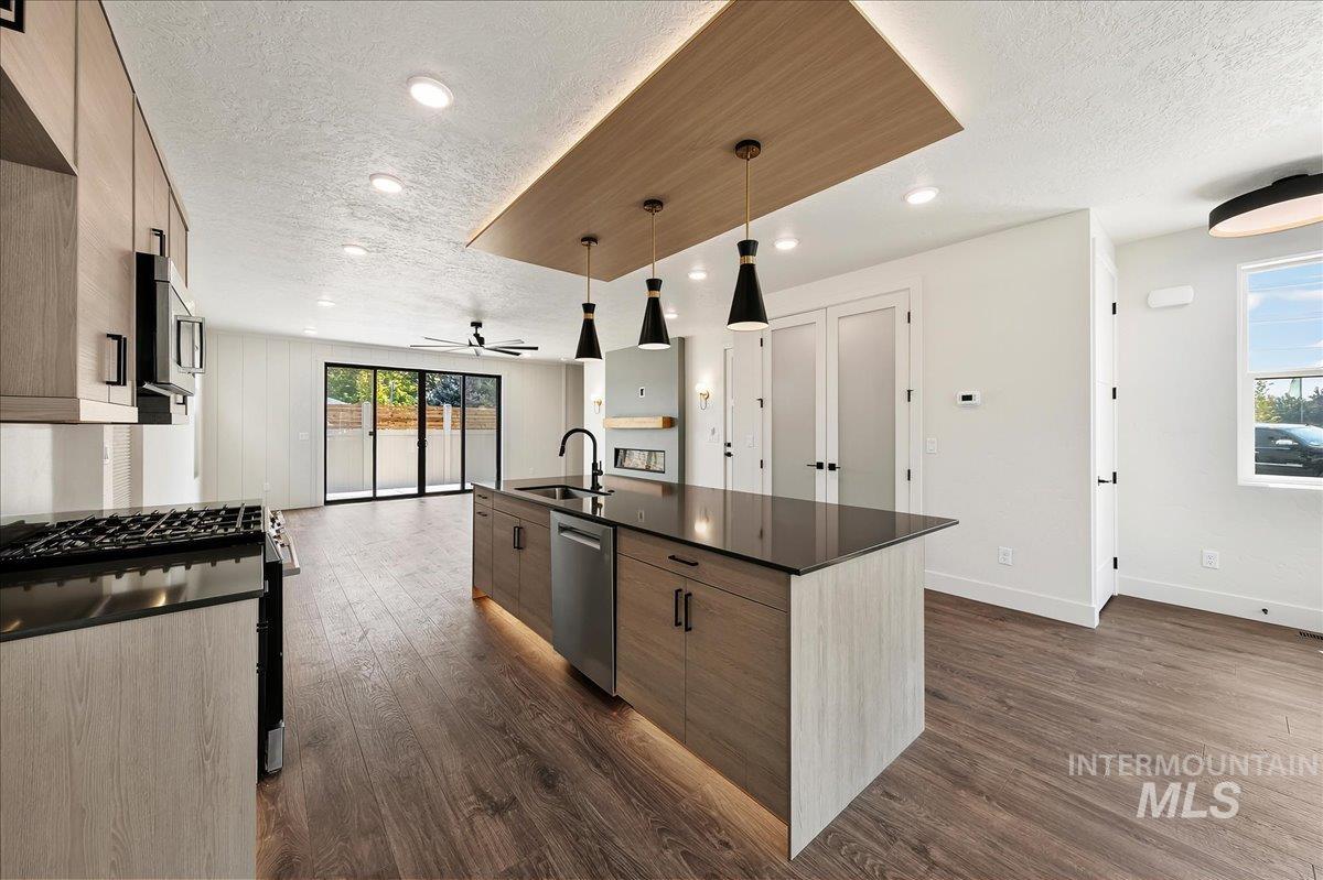 60 N Feather Reed Ave., Meridian, Idaho 83642, 4 Bedrooms, 2.5 Bathrooms, Residential For Sale, Price $574,900,MLS 98996330