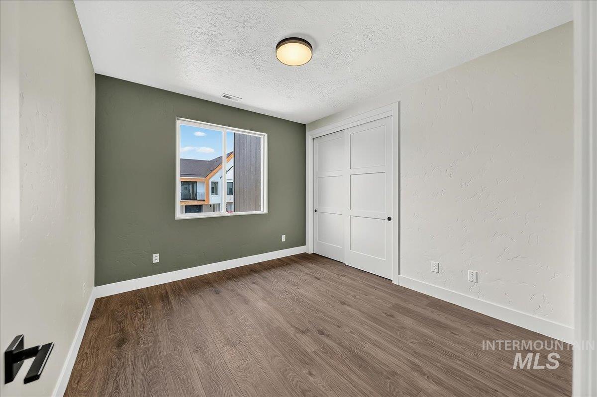 60 N Feather Reed Ave., Meridian, Idaho 83642, 4 Bedrooms, 2.5 Bathrooms, Residential For Sale, Price $574,900,MLS 98996330