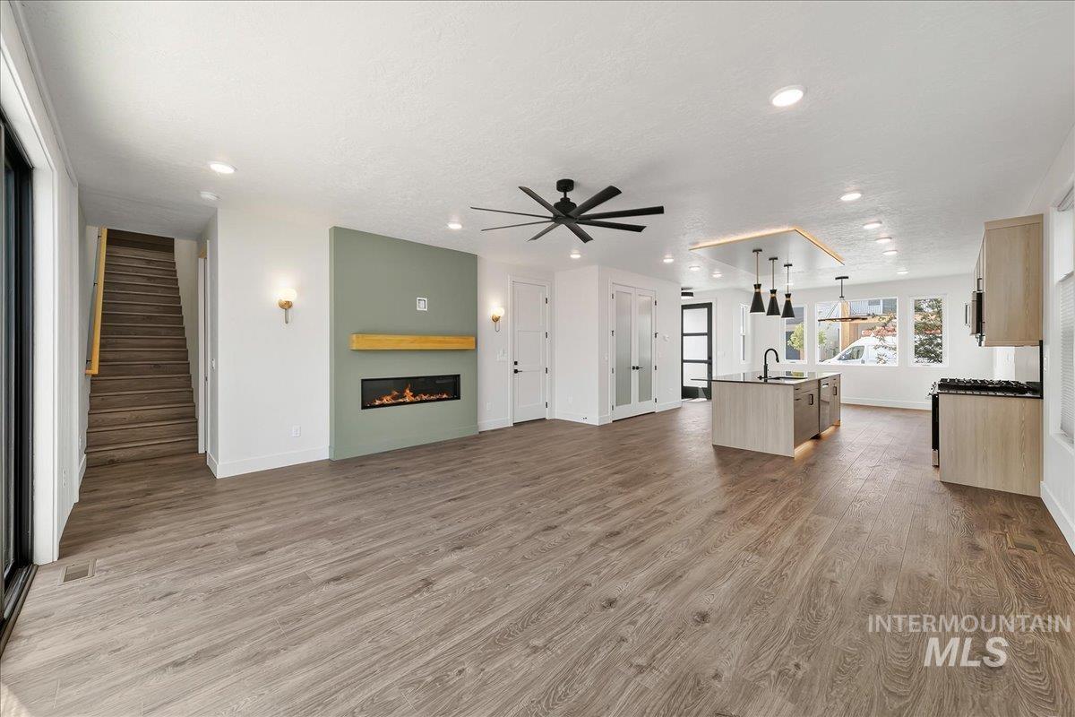 60 N Feather Reed Ave., Meridian, Idaho 83642, 4 Bedrooms, 2.5 Bathrooms, Residential For Sale, Price $574,900,MLS 98996330