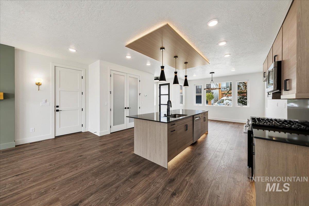 60 N Feather Reed Ave., Meridian, Idaho 83642, 4 Bedrooms, 2.5 Bathrooms, Residential For Sale, Price $574,900,MLS 98996330
