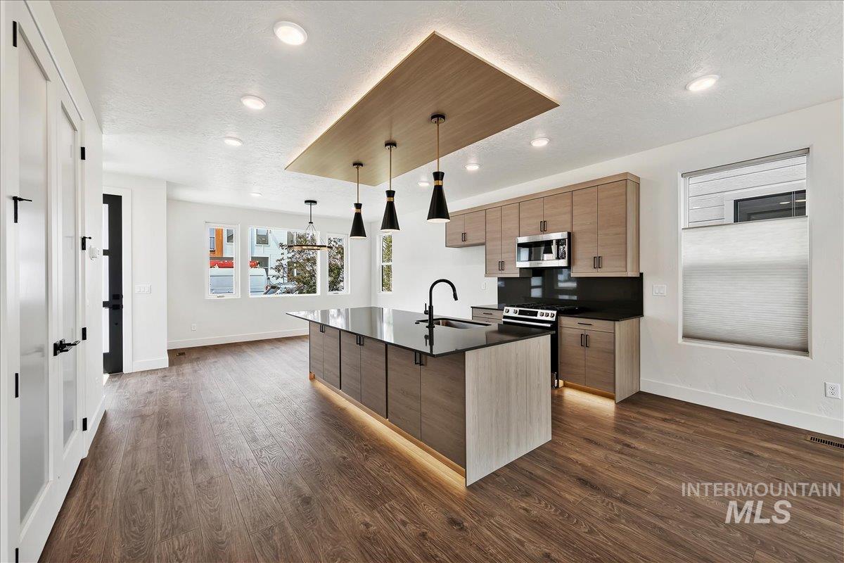 60 N Feather Reed Ave., Meridian, Idaho 83642, 4 Bedrooms, 2.5 Bathrooms, Residential For Sale, Price $574,900,MLS 98996330