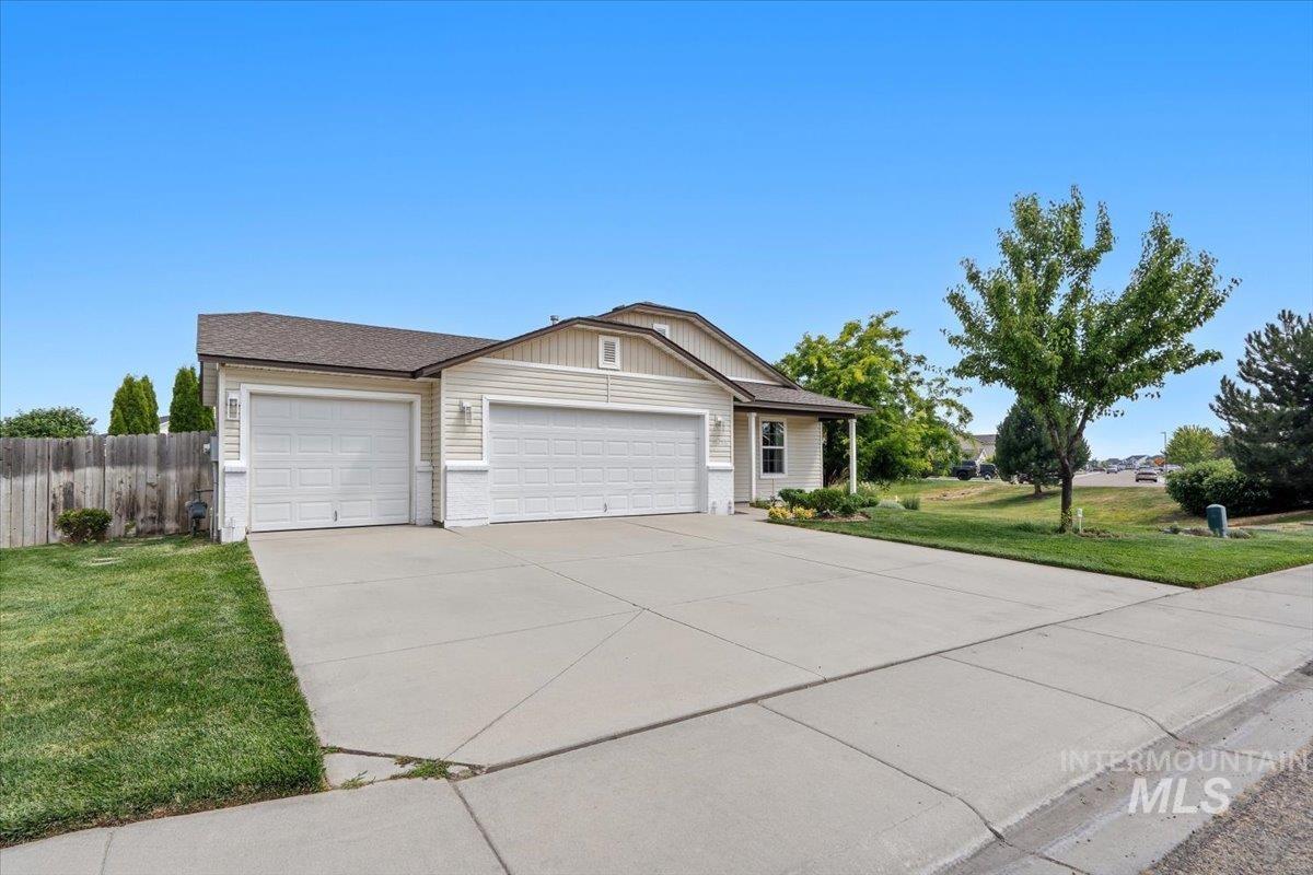 19644 W Wilderness Drive, Caldwell, Idaho 83605, 3 Bedrooms, 2 Bathrooms, Residential For Sale, Price $359,999,MLS 98996332