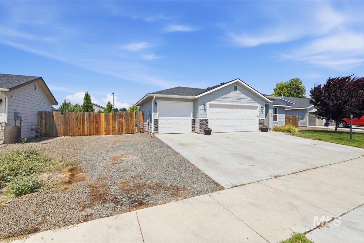 1428 Gold St, Middleton, Idaho 83644, 3 Bedrooms, 2 Bathrooms, Residential For Sale, Price $419,900,MLS 98996335