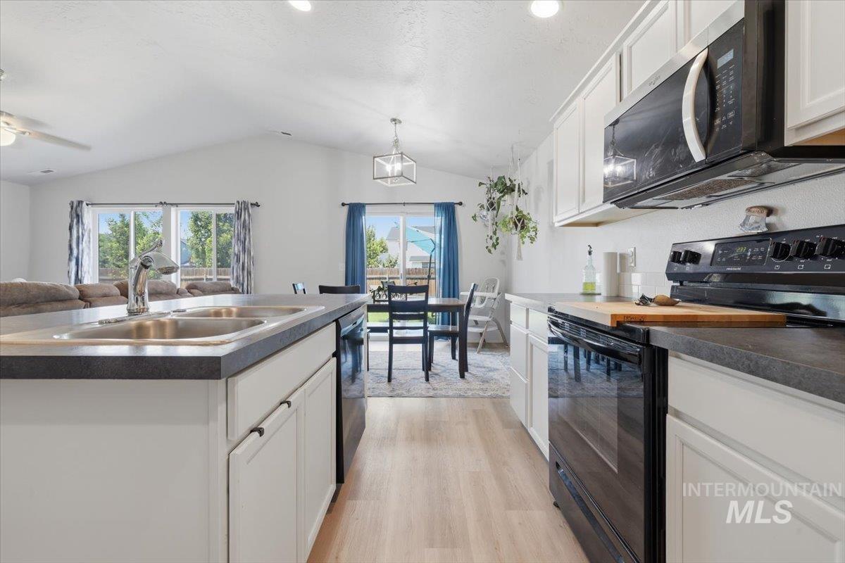 1428 Gold St, Middleton, Idaho 83644, 3 Bedrooms, 2 Bathrooms, Residential For Sale, Price $419,900,MLS 98996335