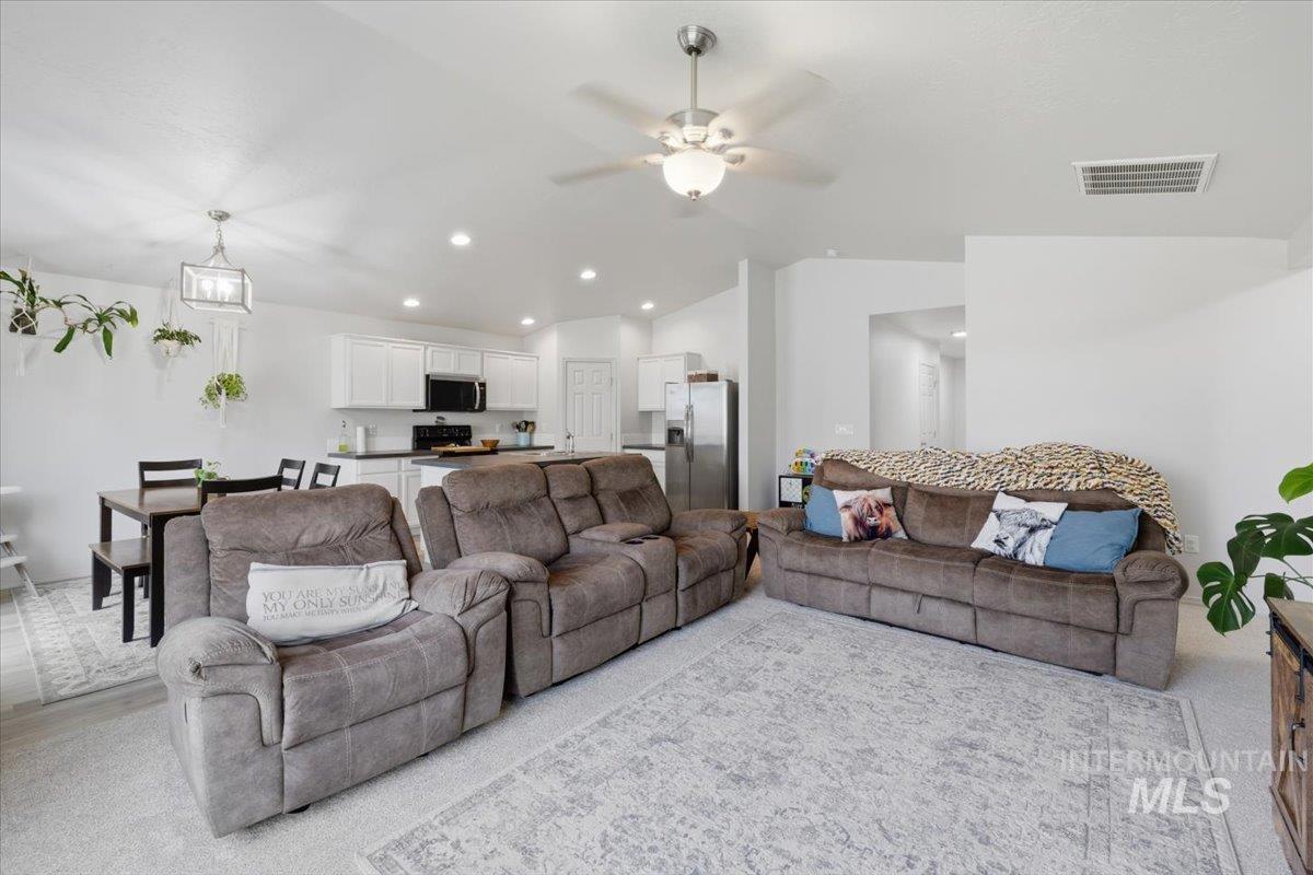 1428 Gold St, Middleton, Idaho 83644, 3 Bedrooms, 2 Bathrooms, Residential For Sale, Price $419,900,MLS 98996335