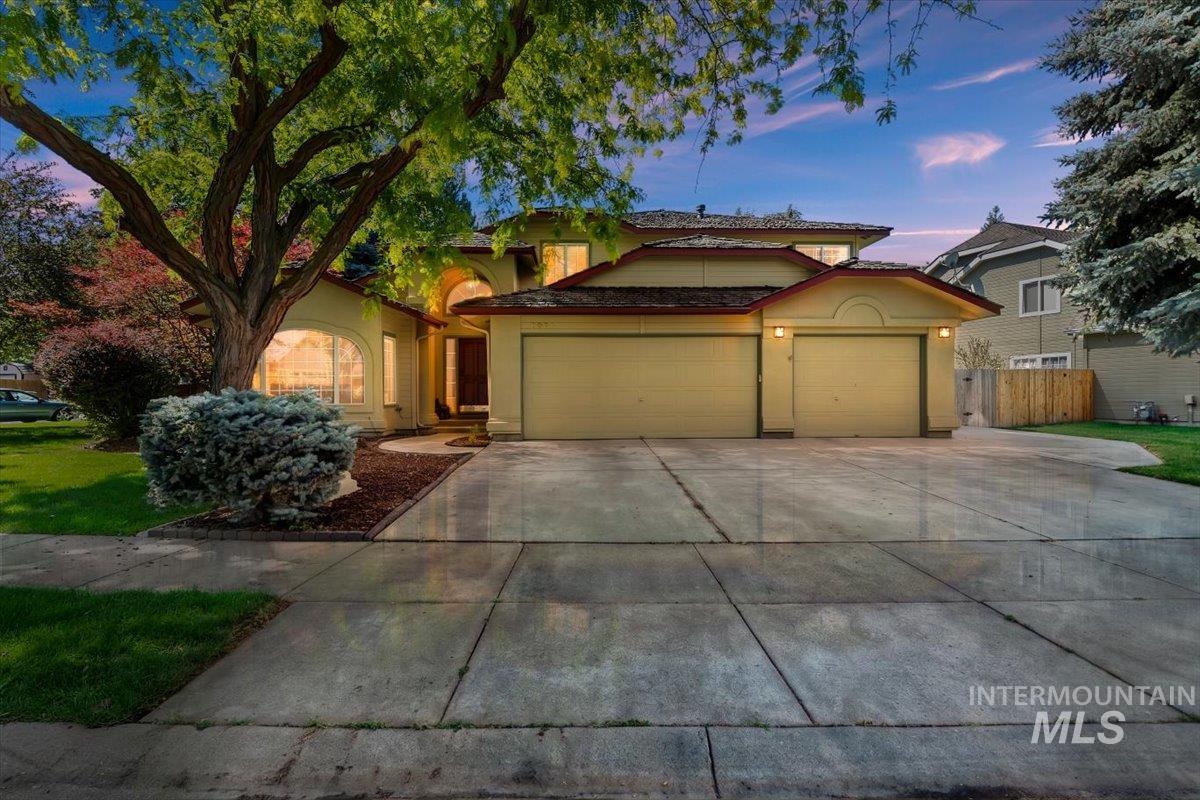8001 W Innsbrook Ct, Boise, Idaho 83704, 5 Bedrooms, 2.5 Bathrooms, Residential For Sale, Price $724,900, 98996337