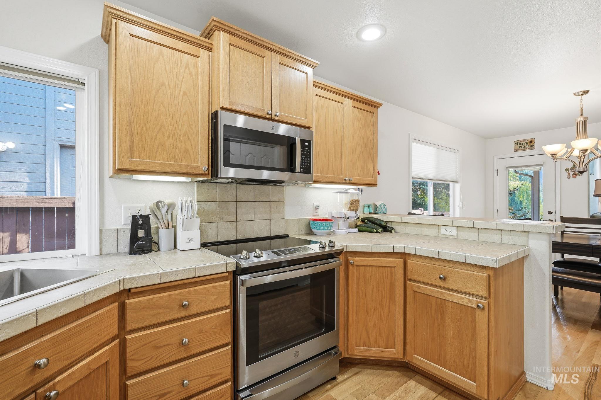 648 S Torino Ave, Meridian, Idaho 83642, 3 Bedrooms, 2.5 Bathrooms, Residential For Sale, Price $499,900,MLS 98996340