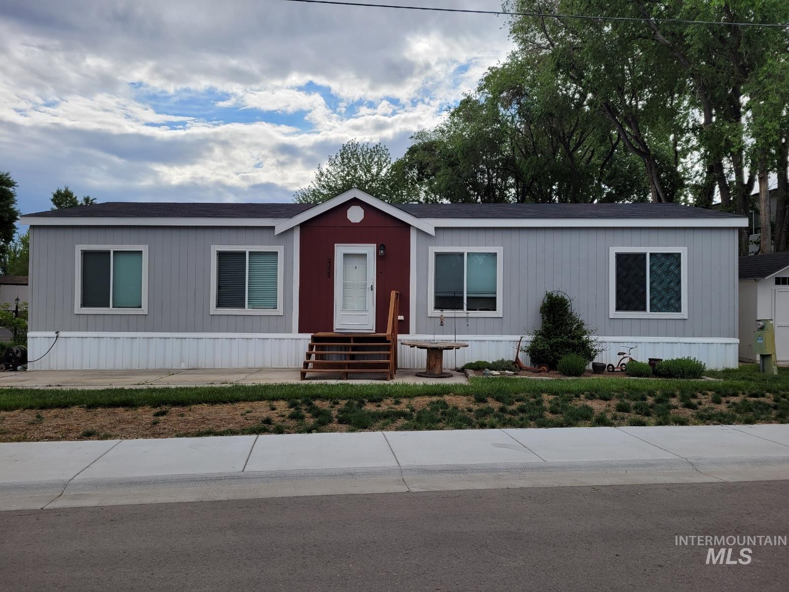 2332 S Naclerio Lane, Boise, Idaho 83705, 3 Bedrooms, 2 Bathrooms, Residential For Sale, Price $149,900,MLS 98996343