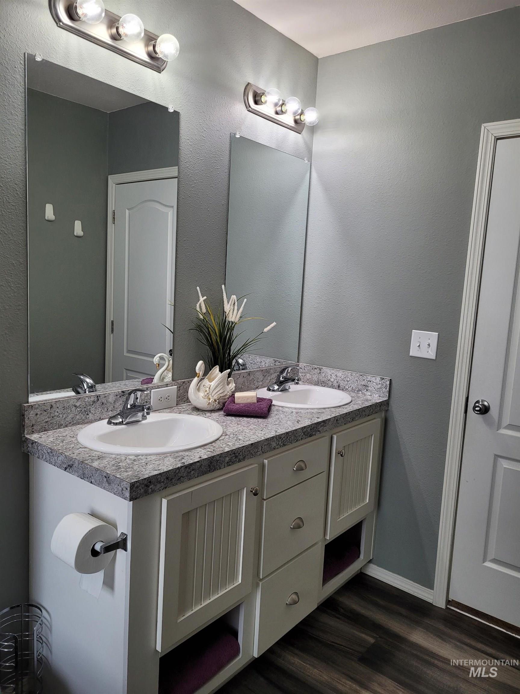 2332 S Naclerio Lane, Boise, Idaho 83705, 3 Bedrooms, 2 Bathrooms, Residential For Sale, Price $149,900,MLS 98996343