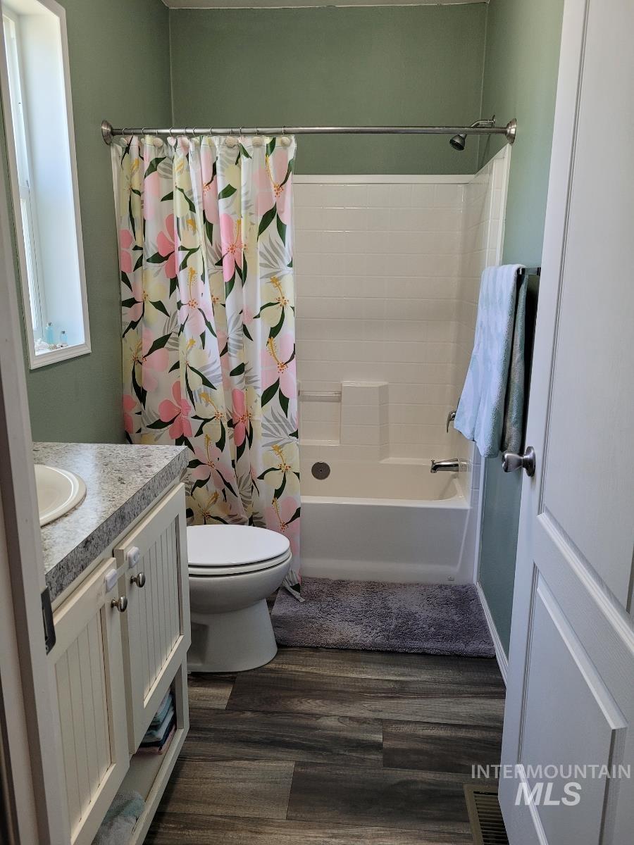 2332 S Naclerio Lane, Boise, Idaho 83705, 3 Bedrooms, 2 Bathrooms, Residential For Sale, Price $149,900,MLS 98996343