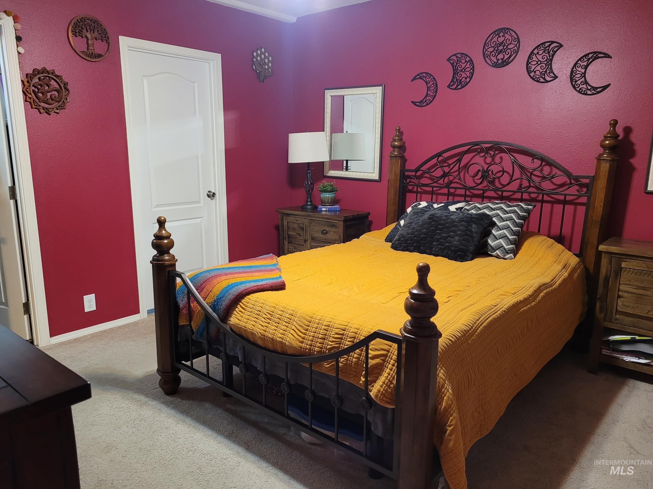 2332 S Naclerio Lane, Boise, Idaho 83705, 3 Bedrooms, 2 Bathrooms, Residential For Sale, Price $149,900,MLS 98996343