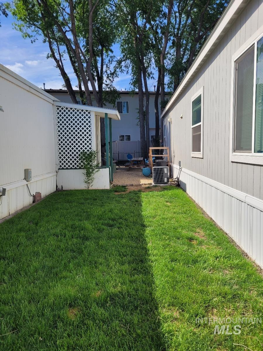 2332 S Naclerio Lane, Boise, Idaho 83705, 3 Bedrooms, 2 Bathrooms, Residential For Sale, Price $149,900,MLS 98996343