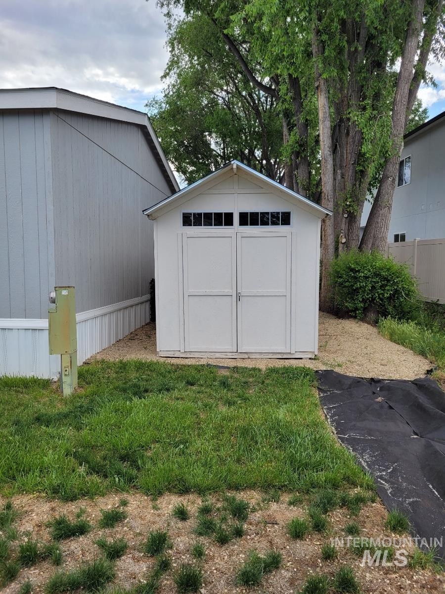 2332 S Naclerio Lane, Boise, Idaho 83705, 3 Bedrooms, 2 Bathrooms, Residential For Sale, Price $149,900,MLS 98996343