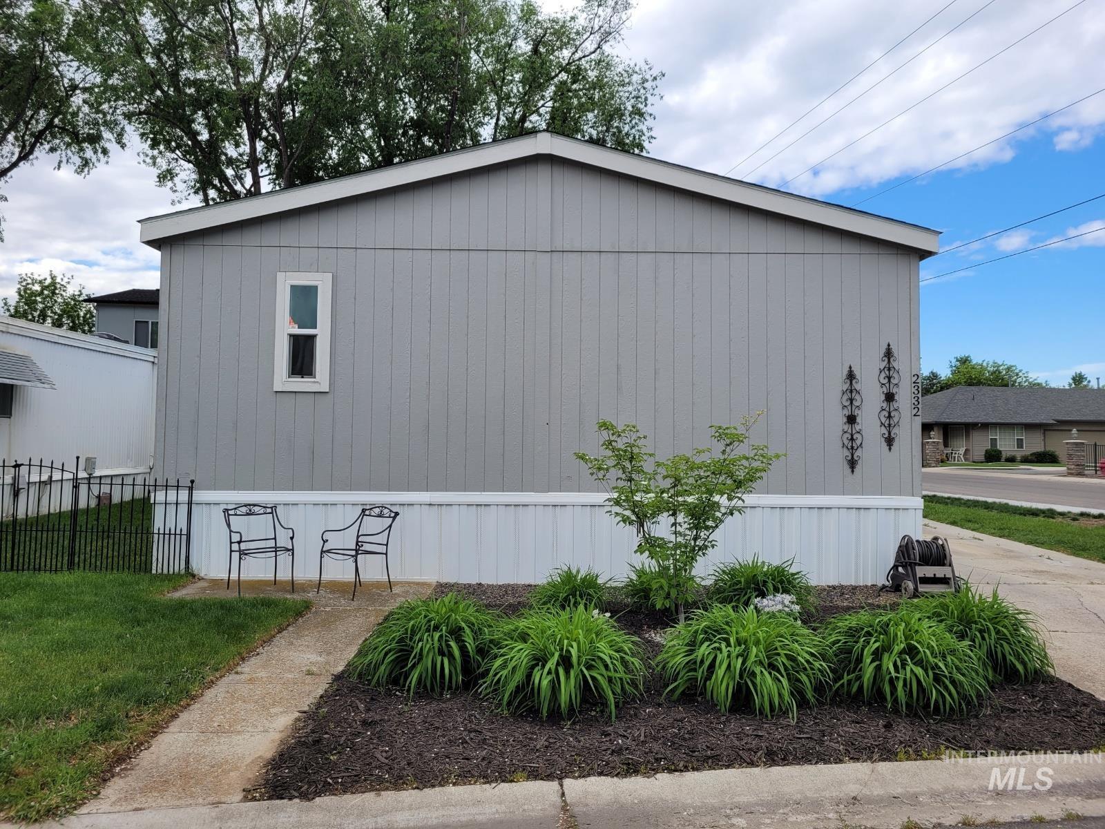 2332 S Naclerio Lane, Boise, Idaho 83705, 3 Bedrooms, 2 Bathrooms, Residential For Sale, Price $149,900,MLS 98996343