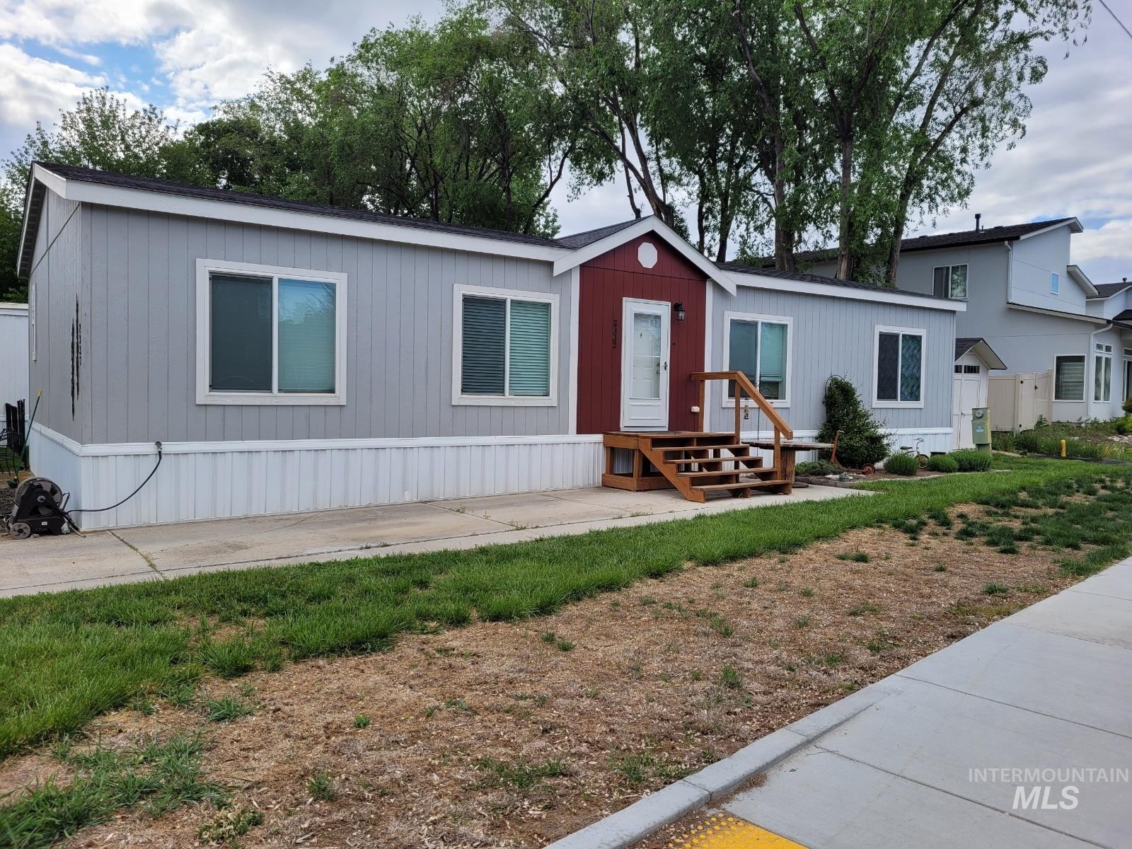 2332 S Naclerio Lane, Boise, Idaho 83705, 3 Bedrooms, 2 Bathrooms, Residential For Sale, Price $149,900,MLS 98996343