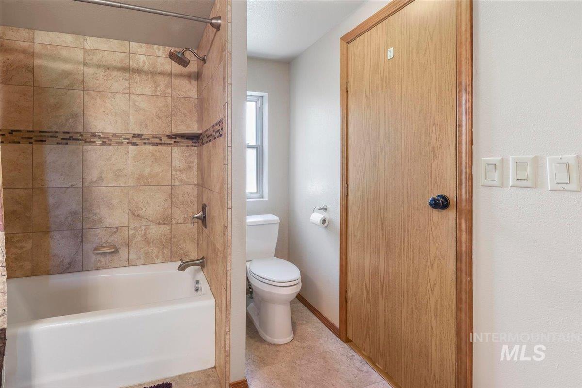 2225 E 1010 S, Hazelton, Idaho 83335, 5 Bedrooms, 2 Bathrooms, Residential For Sale, Price $399,000,MLS 98996347