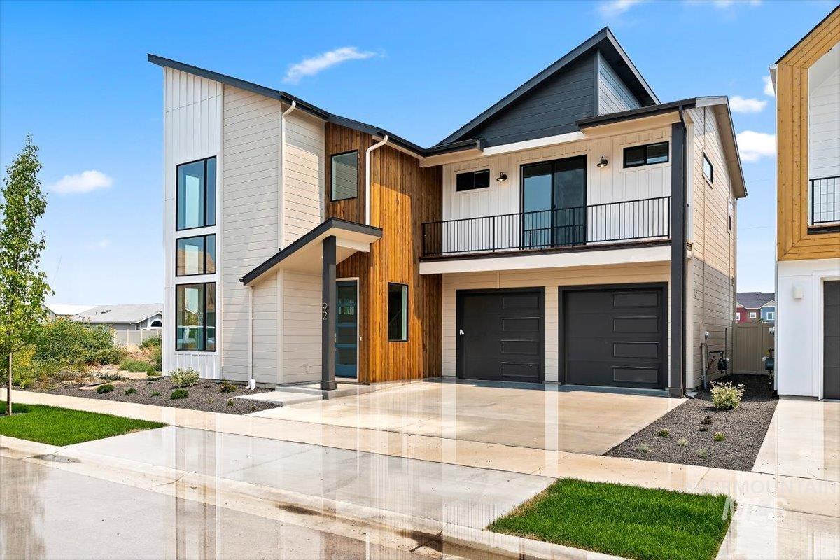 92 N Feather Reed Ave., Meridian, Idaho 83642, 3 Bedrooms, 2.5 Bathrooms, Residential For Sale, Price $609,900,MLS 98996350