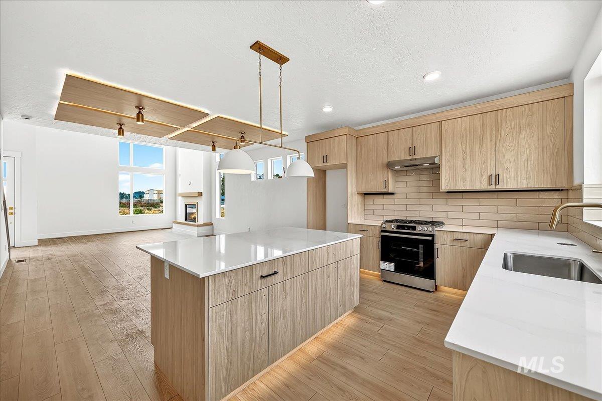 92 N Feather Reed Ave., Meridian, Idaho 83642, 3 Bedrooms, 2.5 Bathrooms, Residential For Sale, Price $609,900,MLS 98996350