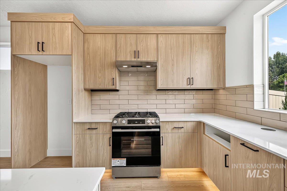 92 N Feather Reed Ave., Meridian, Idaho 83642, 3 Bedrooms, 2.5 Bathrooms, Residential For Sale, Price $609,900,MLS 98996350