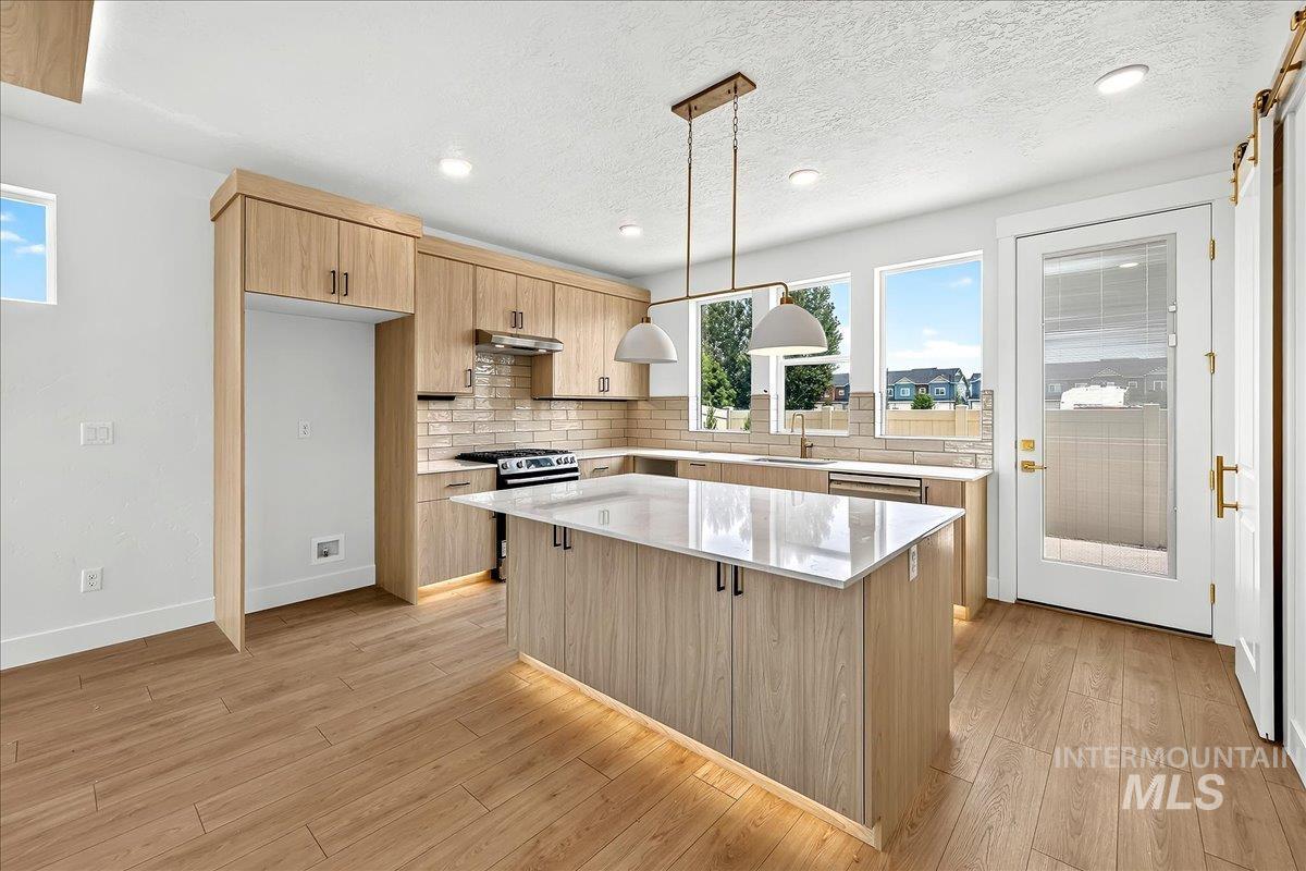 92 N Feather Reed Ave., Meridian, Idaho 83642, 3 Bedrooms, 2.5 Bathrooms, Residential For Sale, Price $609,900,MLS 98996350