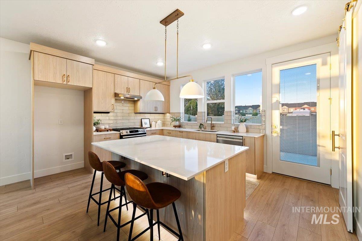 92 N Feather Reed Ave., Meridian, Idaho 83642, 3 Bedrooms, 2.5 Bathrooms, Residential For Sale, Price $609,900,MLS 98996350