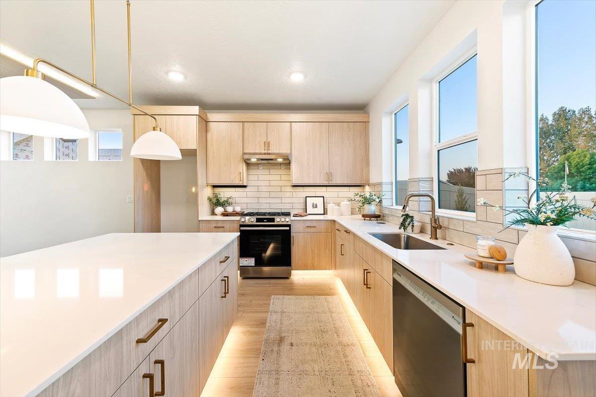 92 N Feather Reed Ave., Meridian, Idaho 83642, 3 Bedrooms, 2.5 Bathrooms, Residential For Sale, Price $609,900,MLS 98996350