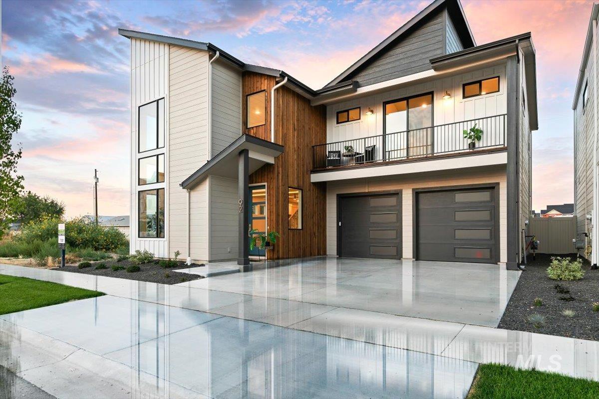 92 N Feather Reed Ave., Meridian, Idaho 83642, 3 Bedrooms, 2.5 Bathrooms, Residential For Sale, Price $609,900,MLS 98996350