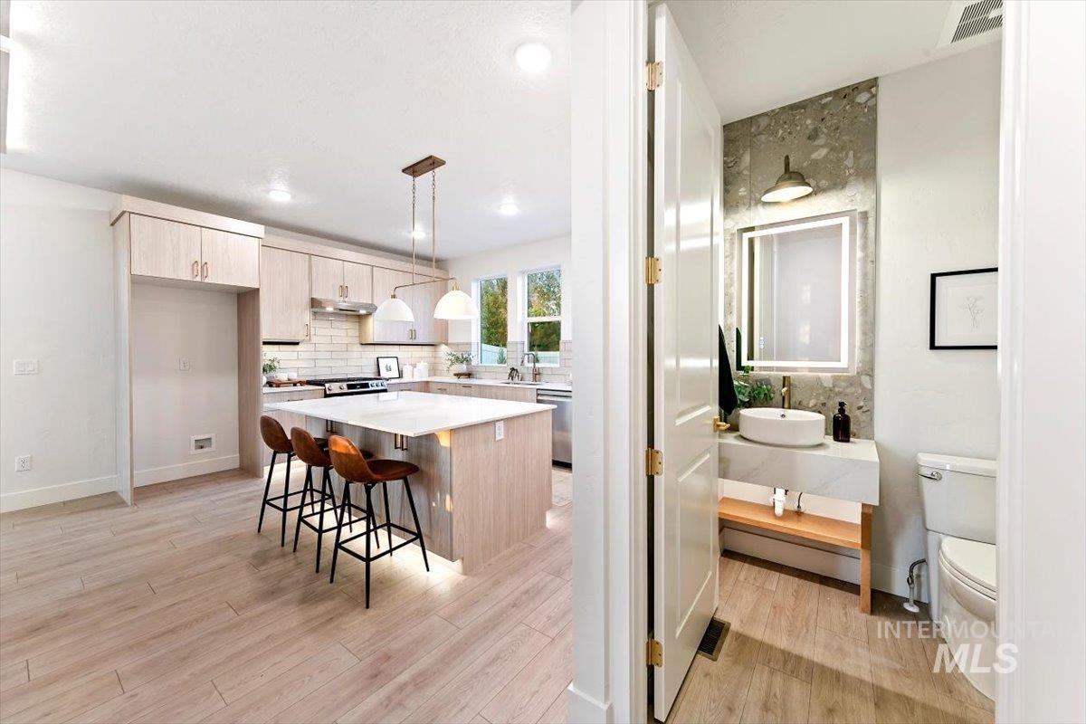 92 N Feather Reed Ave., Meridian, Idaho 83642, 3 Bedrooms, 2.5 Bathrooms, Residential For Sale, Price $609,900,MLS 98996350