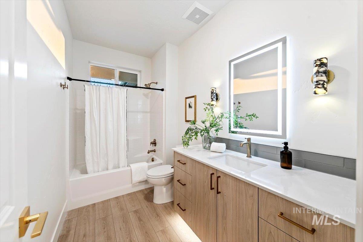 92 N Feather Reed Ave., Meridian, Idaho 83642, 3 Bedrooms, 2.5 Bathrooms, Residential For Sale, Price $609,900,MLS 98996350